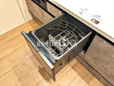 食器洗浄乾燥機　【板橋区大谷口北町】 後片付けの手間を削減し、趣味の時間や家族との時間を増やせる食器洗い乾燥機を標準装備 