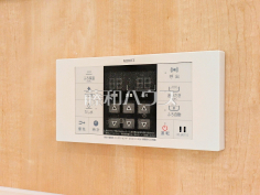 給湯器リモコン　【コスモ志木ロイヤルフォルム】自動お湯張りや追いだき機能など、充実したバスタイムをサポートする設備が整っています。温度調節もボタンひとつで簡単です。