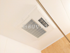浴室乾燥機　【コスモ志木ロイヤルフォルム】雨の日の強い味方！浴室換気乾燥機付きユニットバスで洗濯物が乾かせます。