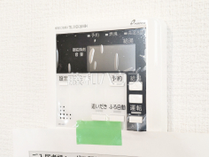 給湯器リモコン　【板橋区赤塚７丁目】自動お湯張りや追いだき機能など、充実したバスタイムをサポートする設備が整っています。温度調節もボタンひとつで簡単です。