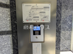 オートロック　【クレストフォルム高幡不動サウスコート】安心のオートロック付きマンション。日々の安全を守ります。