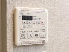 浴室換気乾燥機幼い子供がいると汚れものが多く、いつでも洗濯物を干せるのが嬉しい浴室換気乾燥機! 浴室換気乾燥機幼い子供がいると汚れものが多く、いつでも洗濯物を干せるのが嬉しい浴室換気乾燥機!