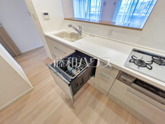 食器洗浄乾燥機 後片付けの手間を削減し、趣味の時間や家族との時間を増やせる食器洗い乾燥機を標準装備 