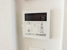 給湯器リモコン　【日野市平山２丁目】便利な追いだき機能付きオートバス。予約設定も可能なので、帰宅後すぐに入浴できるようお湯を張っておくことができます。