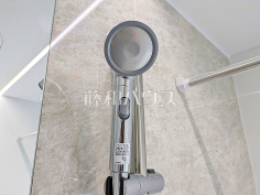 スイッチ付シャワーヘッド　【日野市平山２丁目】浴室のシャワーは手元で止水ができるスイッチ付シャワーヘッドにより、さらに節水効果がアップします。