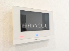 TVモニター付インターホン　【板橋区小茂根２丁目】TVモニター付きインターホンのため訪問者がひと目で分かります