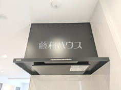 レンジフード　【板橋区小茂根２丁目】お手入れのしやすいレンジフードは見た目もスッキリしていて、料理時の油煙やニオイを効率的に外に出せます。