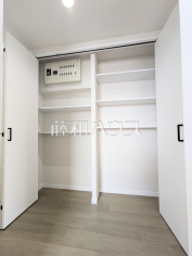 各部屋収納【稲城パークホームズ】各部屋収納に加え、廊下などに多数収納があるため整理整頓に役立ちます。 