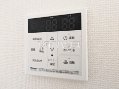 給湯器リモコン　【小金井市前原町４丁目】便利な追いだき機能付きオートバス。予約設定も可能なので、帰宅後すぐに入浴できるようお湯を張っておくことができます。
