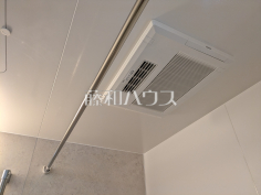 浴室乾燥機　【小金井市前原町４丁目】雨の日の強い味方！浴室換気乾燥機付きユニットバスで洗濯物が乾かせます。