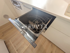 食洗機ビルトイン食洗機は毎日の家事を軽減させてくれます。またワークトップも広々使え機能性も向上します。　