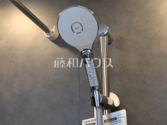 2号棟　スイッチ付シャワーヘッド　【朝霞市三原３丁目】浴室のシャワーは手元で止水ができるスイッチ付シャワーヘッドにより、さらに節水効果がアップします。