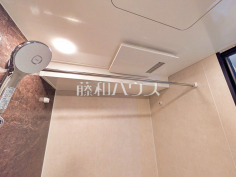 浴室乾燥機(浴室内上部)雨の日の強い味方！浴室換気乾燥機付きユニットバスで洗濯物が乾かせます