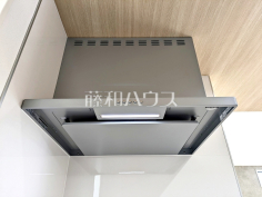 レンジフード　【朝霞市泉水２丁目】お手入れのしやすいレンジフードは見た目もスッキリしていて、料理時の油煙やニオイを効率的に外に出せます。