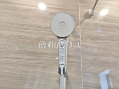 スイッチ付シャワーヘッド　【西東京市南町１丁目】浴室のシャワーは手元で止水ができるスイッチ付シャワーヘッドにより、さらに節水効果がアップします。