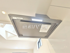 レンジフード　【西東京市南町１丁目】お手入れのしやすいレンジフードは見た目もスッキリしていて、料理時の油煙やニオイを効率的に外に出せます。