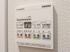 浴室乾燥機リモコン　【小金井市緑町５丁目】浴室には暖房機能を備えているので、冬の寒い時期には入浴前に予備暖房をすることで急激な温度変化によるヒートショックの防止にも役立ちます。
