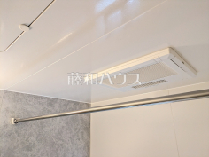 浴室乾燥機　【小金井市緑町５丁目】雨の日の強い味方！浴室換気乾燥機付きユニットバスで洗濯物が乾かせます。