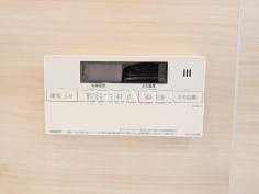 給湯機　【エフユニバース】追焚き機能付きなので、生活時間の違う家族に便利です。