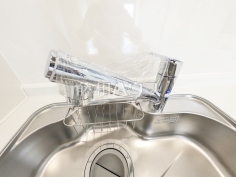 2号棟　浄水器一体型水栓　【小平市仲町】いつでもおいしいお水が飲める浄水器一体型水栓も完備 