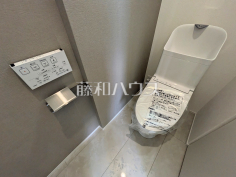 温水洗浄便機能付きトイレ　【八王子市絹ケ丘１丁目】温水洗浄便機能付きトイレで清潔にご使用いただけます。 
