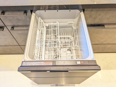 食洗機　【プレミスト牧志タワー国際通り】まとめ洗いができ、乾燥まで行ってくれる食器洗い乾燥機で食事の後片付けが楽になります。