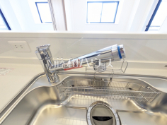 浄水器一体型水栓　【レーベンハイム東伏見弐番館】 いつでもおいしいお水が飲める浄水器一体型水栓も完備 