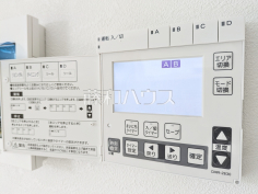 1号棟　温水熱源機(床暖房)　【日野市三沢５丁目】埃を巻き上げにくく、心地よい温かさで快適に過ごせる床暖房