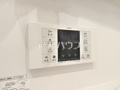 給湯器リモコン　【ステイツ花小金井ヴェルパセオ】自動お湯張りや追いだき機能など、充実したバスタイムをサポートする設備が整っています。温度調節もボタンひとつで簡単です。