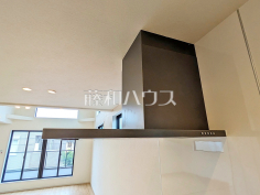 レンジフード　【練馬区上石神井南町】お手入れのしやすいレンジフードは見た目もスッキリしていて、料理時の油煙やニオイを効率的に外に出せます。