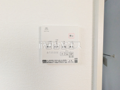 浴室乾燥機リモコン　【三鷹市井口４丁目】浴室には暖房機能を備えているので、冬の寒い時期には入浴前に予備暖房をすることで急激な温度変化によるヒートショックの防止にも役立ちます。