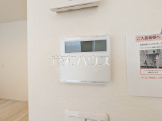 給湯器リモコン　【三鷹市井口４丁目】お湯の温度設定や追いだき・ふろ自動運転のほか、浴室との呼び出し機能などが搭載された高機能タイプです。