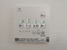 24時間換気システム 24時間換気システムにより、花粉・PM2.5などの微小粒子物質の侵入を防ぎ、快適な室内を保ちます。 
