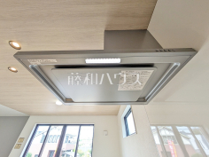 レンジフード　【八王子市片倉町】お手入れのしやすいレンジフードは見た目もスッキリしていて、料理時の油煙やニオイを効率的に外に出せます。
