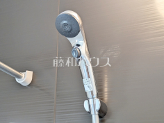 スイッチ付シャワーヘッド　【新座市野寺５丁目】浴室のシャワーは手元で止水ができるスイッチ付シャワーヘッドにより、さらに節水効果がアップします。