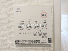 浴室乾燥機リモコン　【日野市大字日野】浴室には暖房機能を備えているので、冬の寒い時期には入浴前に予備暖房をすることで急激な温度変化によるヒートショックの防止にも役立ちます。