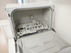 卓上型食器洗い乾燥機　【狛江市東野川４丁目】食洗機は水仕事を軽減するとともに、手洗いに比べ節水効果も期待できます。