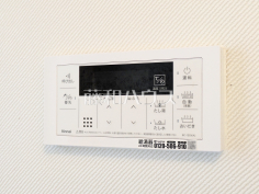 給湯機追焚き機能付きなので、生活時間の違う家族に便利です。 給湯機追焚き機能付きなので、生活時間の違う家族に便利です。