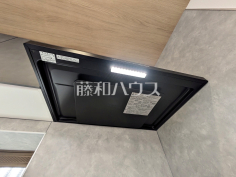 レンジフード　【西東京市田無町４丁目】お手入れのしやすいレンジフードは見た目もスッキリしていて、料理時の油煙やニオイを効率的に外に出せます。