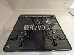 3口コンロ３つの鍋を同時に使用でき、献立が一度に仕上がります。
