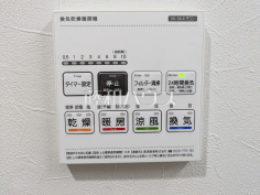浴室換気乾燥機　【ドラゴンマンション日野壱番館】幼い子供がいると汚れものが多く、いつでも洗濯物を干せるのが嬉しい浴室換気乾燥機！