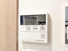 浴室給湯リモコン　【ライオンズマンション朝霞根岸台第3】追焚き機能付きなので、生活時間の違う家族に便利です。