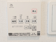 浴室換気乾燥暖房機　【うるま市勝連南風原】換気機能によってバスルーム内のカビの発生を抑制できます。夜間や雨天時の洗濯物の乾燥に便利な乾燥機能も装備。
