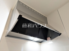 2号棟　レンジフード　【志木市下宗岡２丁目】お手入れのしやすいレンジフードは見た目もスッキリしていて、料理時の油煙やニオイを効率的に外に出せます。