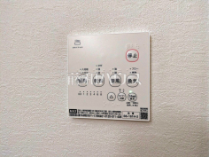 浴室換気乾燥機リモコン　【東大和市向原５丁目】雨の日の強い味方！浴室換気乾燥機付きユニットバスで洗濯物が乾かせます。
