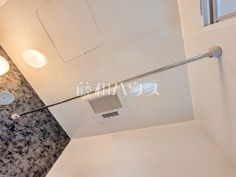 浴室乾燥機(浴室内上部)雨の日の強い味方！浴室換気乾燥機付きユニットバスで洗濯物が乾かせます
