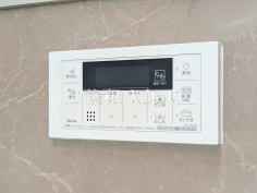 給湯器リモコン　【志木ニュータウン東の森壱番館九号棟】便利な追いだき機能付きオートバス。予約設定も可能なので、帰宅後すぐに入浴できるようお湯を張っておくことができます。