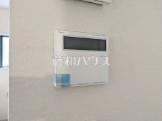 給湯機追焚き機能付きなので、生活時間の違う家族に便利です。