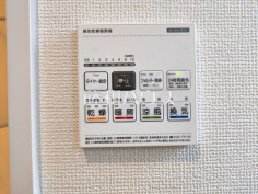 24時間換気システム 24時間換気システムにより、花粉・PM2.5などの微小粒子物質の侵入を防ぎ、快適な室内を保ちます