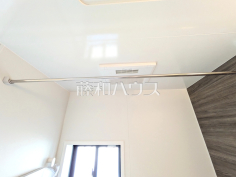 B号棟　浴室換気乾燥暖房機　【多摩市連光寺６丁目】雨の日の強い味方！浴室換気乾燥機付きユニットバスで洗濯物が乾かせます。